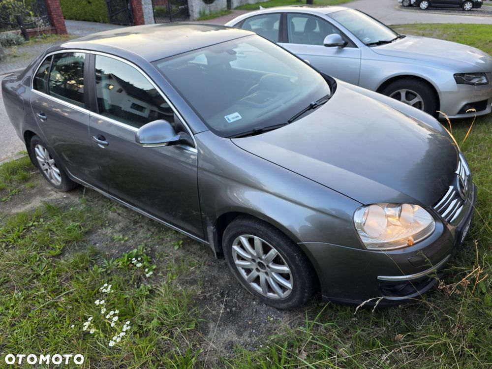Volkswagen Jetta - 2