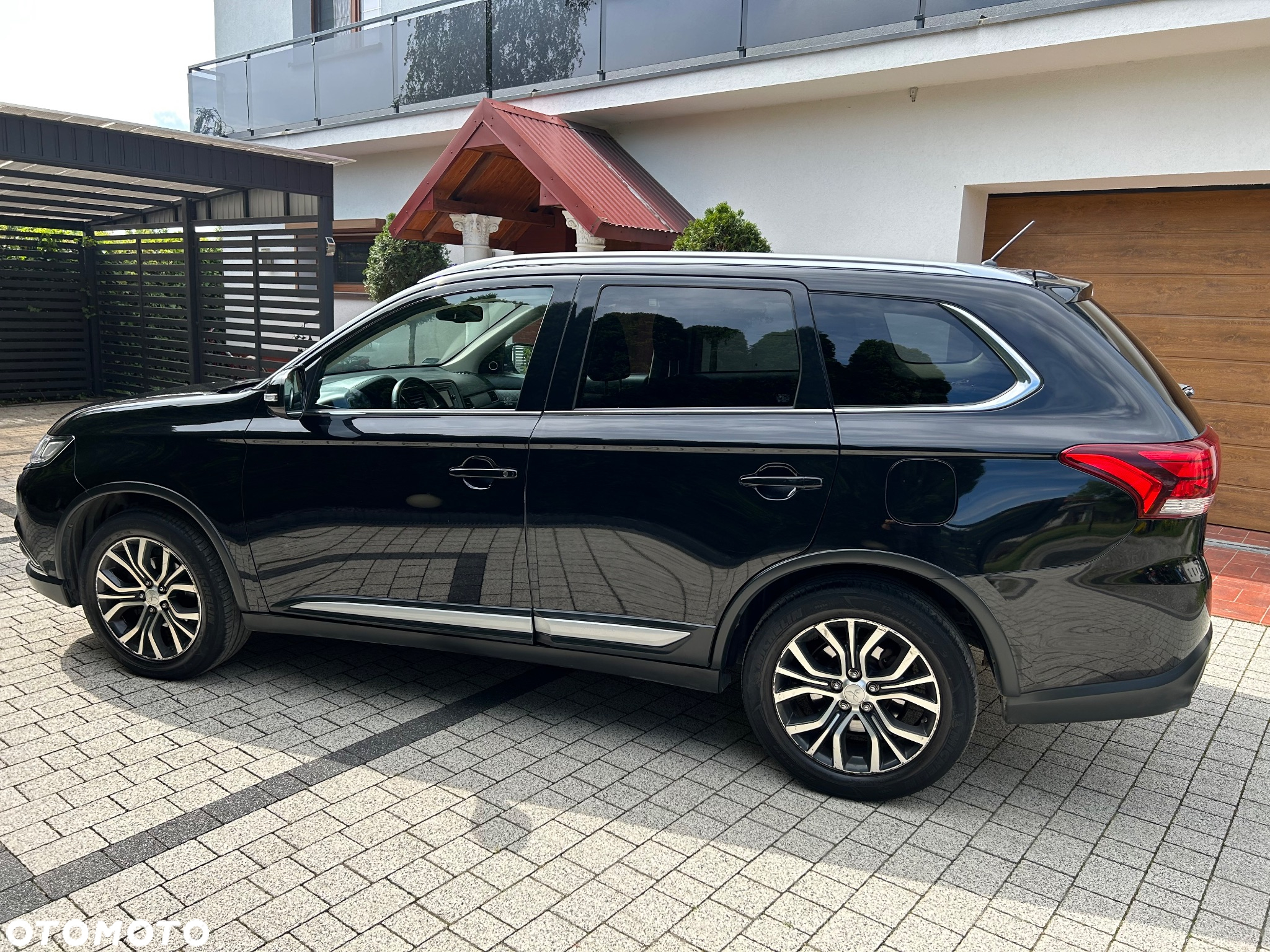 Mitsubishi Outlander 2.0 Instyle + 4WD CVT - 21
