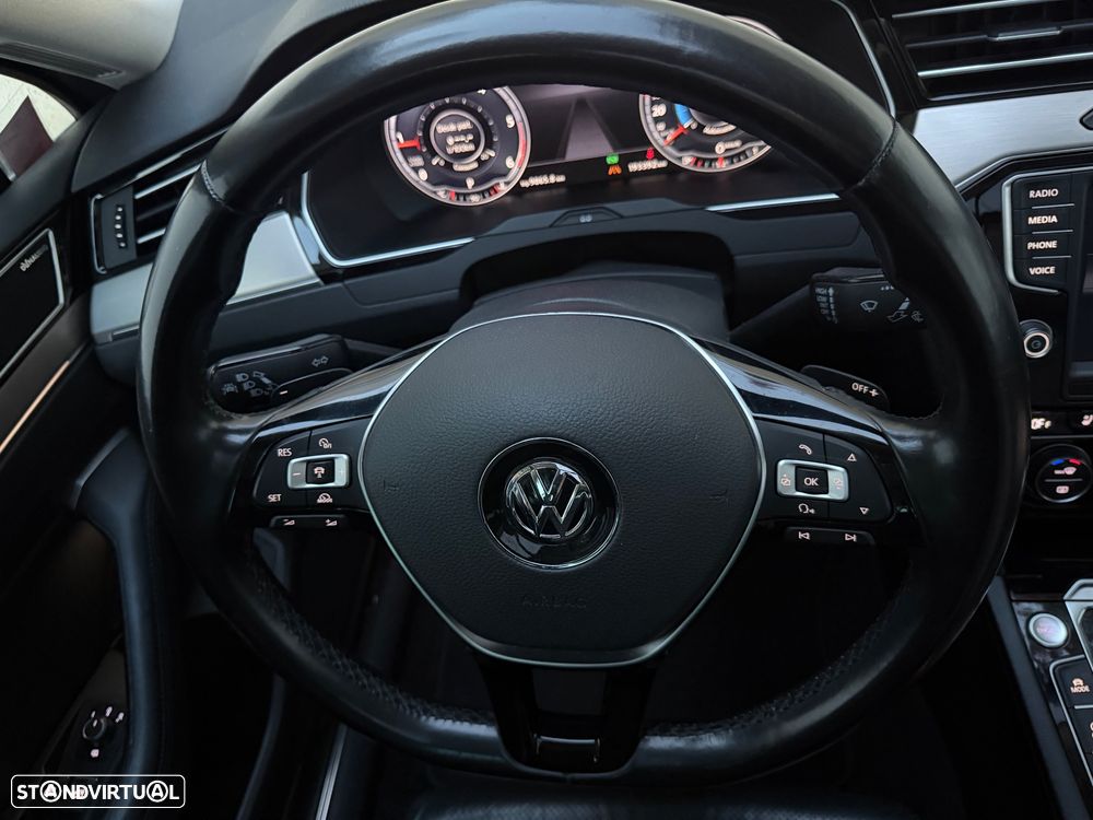 VW Passat Variant 2.0 TDI Highline DSG 4Motion - 19