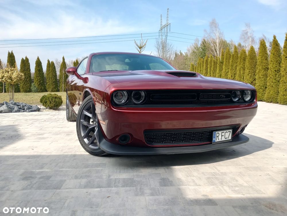 Dodge Challenger - 1