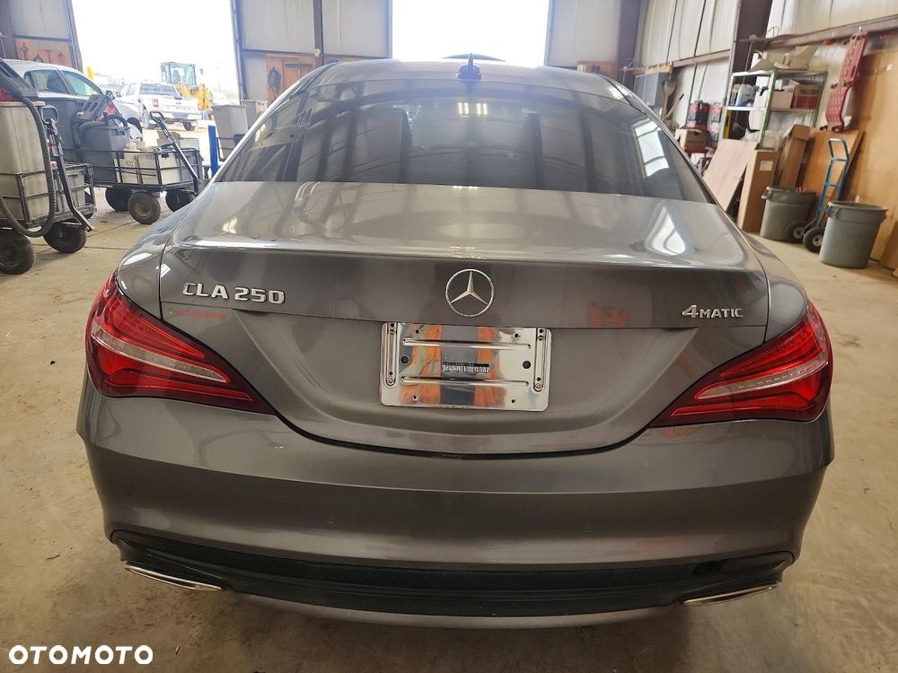 Mercedes-Benz CLA 250 4Matic 7G-DCT - 6