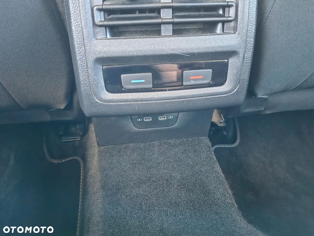 Volkswagen Golf 1.5 TSI EVO United - 23