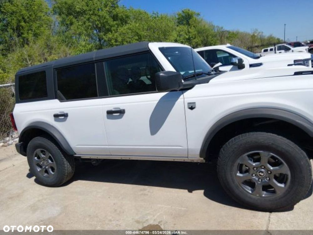 Ford Bronco - 5