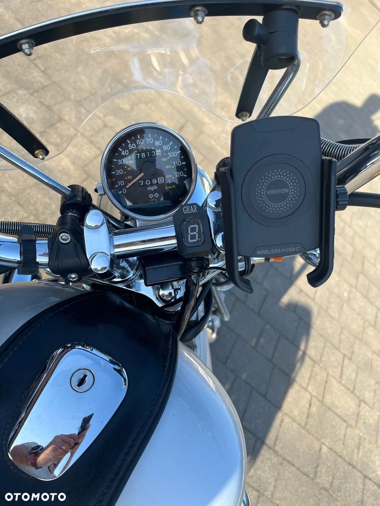 Suzuki Intruder - 12