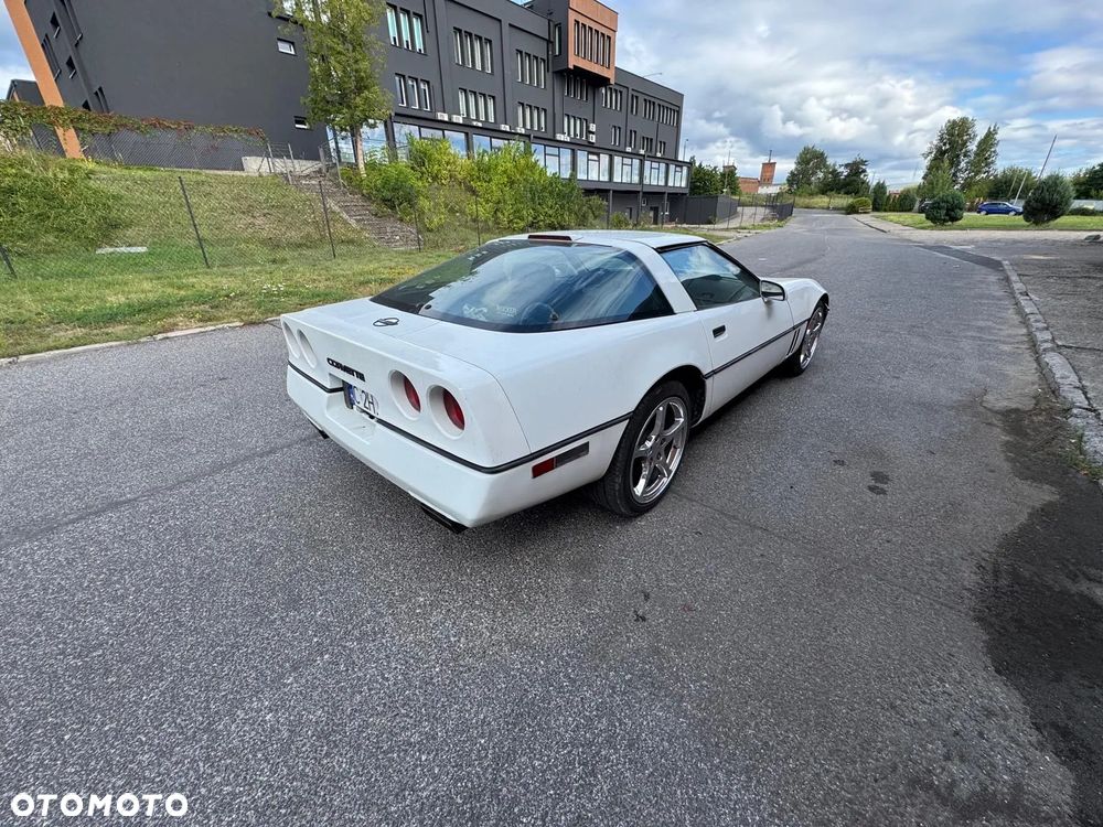 Chevrolet Corvette - 12