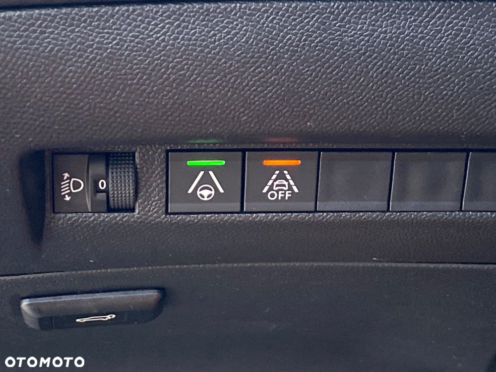 Peugeot 2008 1.5 BlueHDi Allure Pack S&S EAT8 - 23