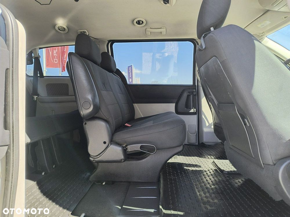 Dodge Caravan - 13