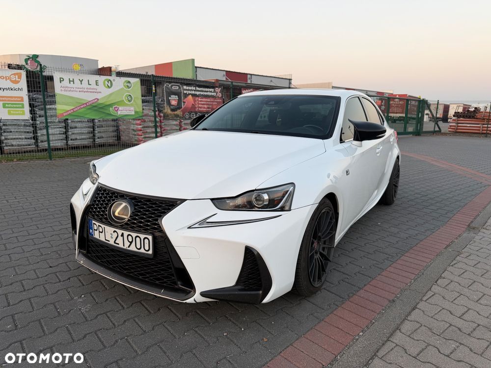 Lexus IS 200t / 300 F Sport - 9