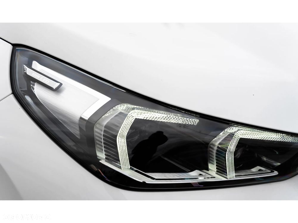 BMW iX1 xDrive30 66.5kWh xLine - 11