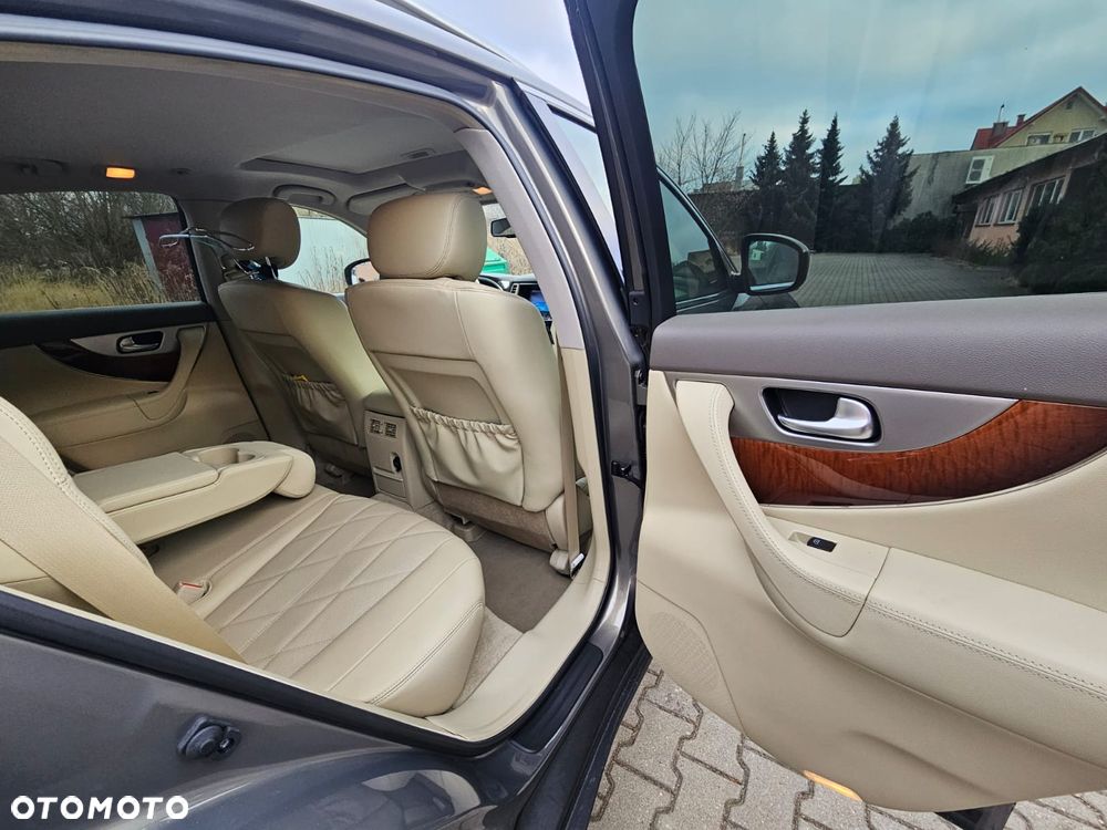 Infiniti QX70 3.7 S - 26