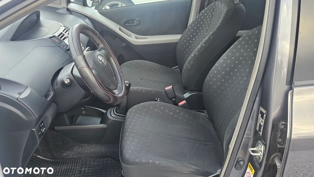 Toyota Yaris 1.3 Luna A/C - 8