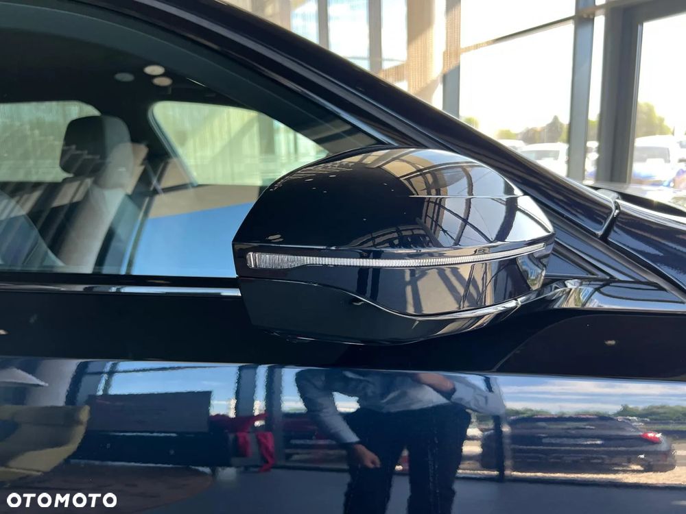 BMW Seria 5 520i mHEV - 17