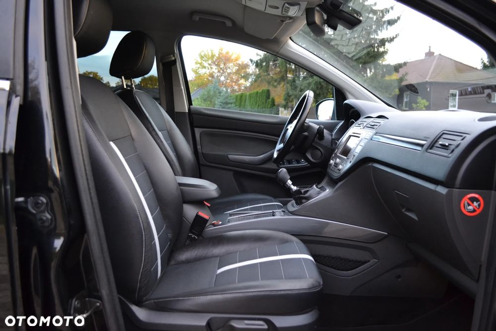 Ford Kuga 2.5 4x4 Titanium - 25