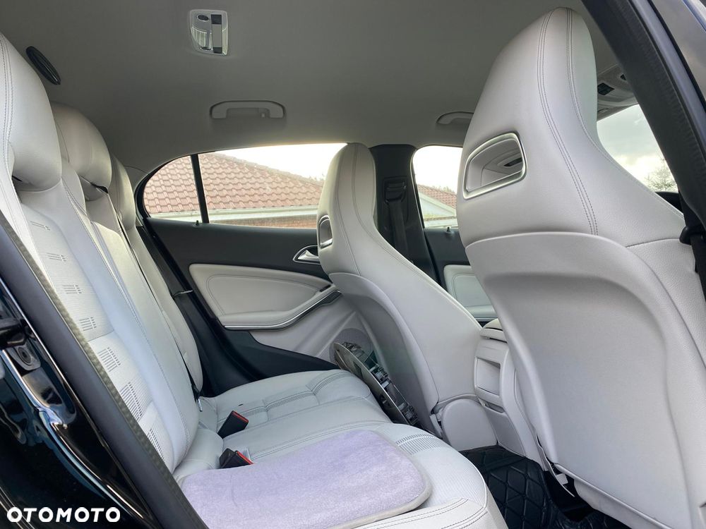 Mercedes-Benz GLA 250 4Matic 7G-DCT AMG Line - 7