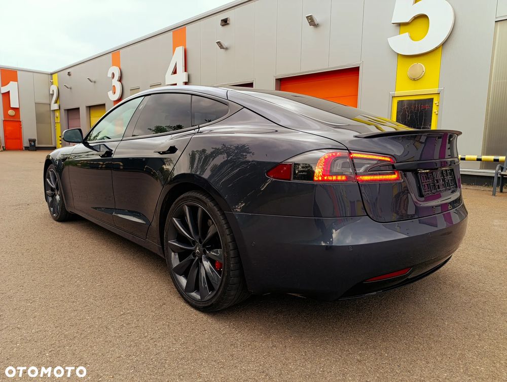 Tesla Model S - 18