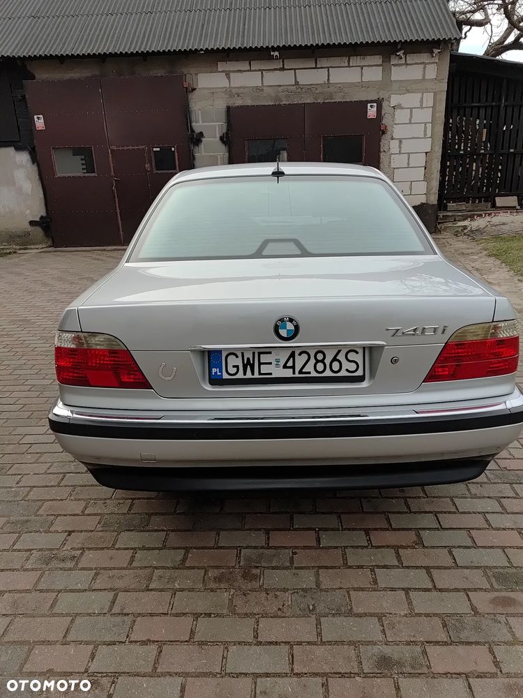 BMW Seria 7 740i - 4