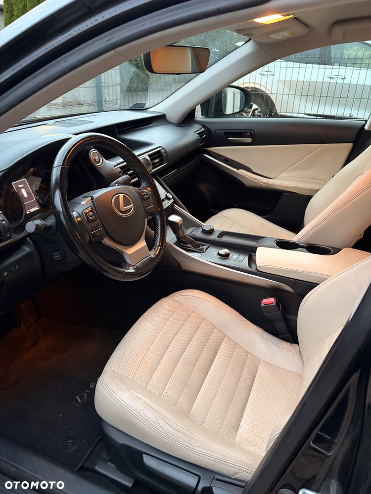 Lexus IS 200t / 300 Elegance - 17