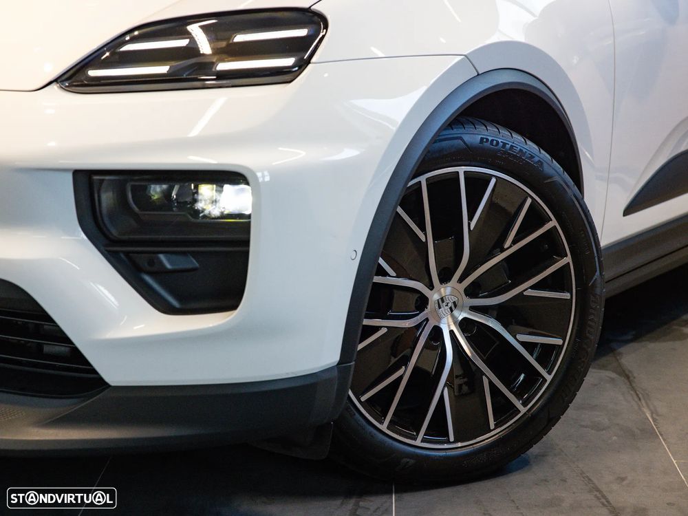 Porsche Macan Electric 4 - 15