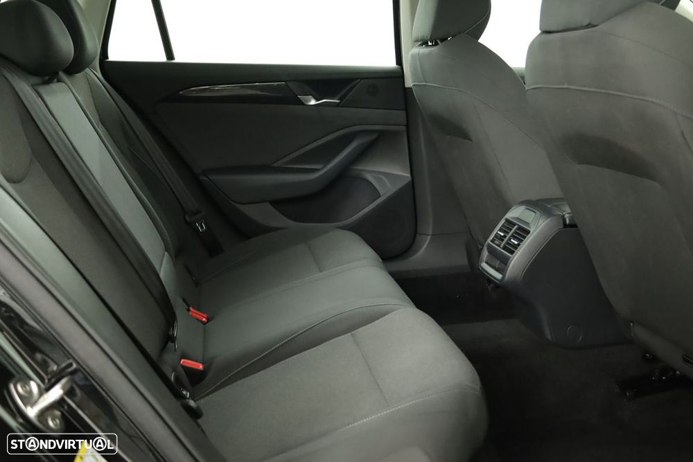 VW Passat Variant 1.5 TSI eHybrid DSG - 22