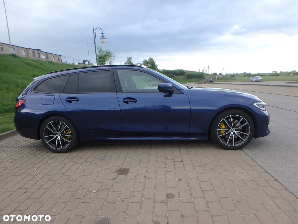 BMW Seria 3 330d xDrive M Sport - 4