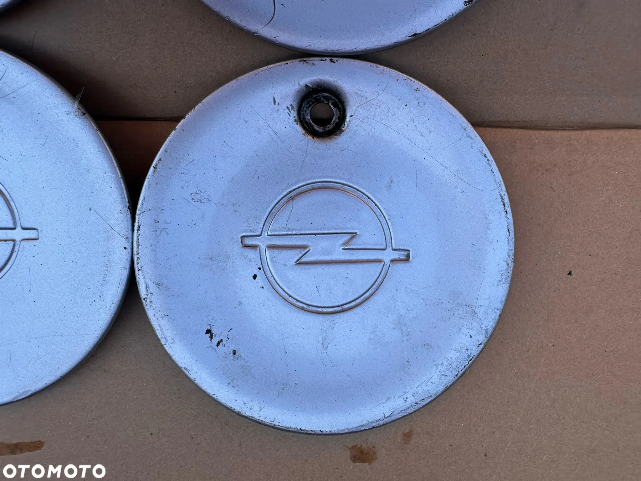 Dekielki emblematy Opel Corsa Astra / 90 425 802 003 0083 / Komplet - 2
