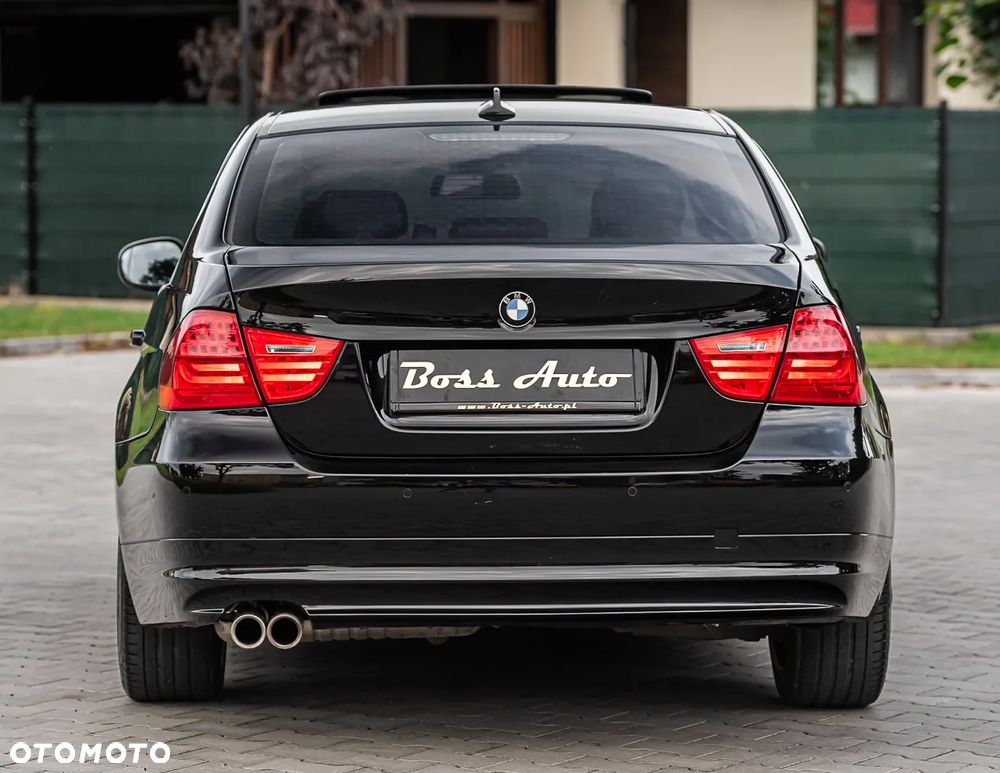BMW Seria 3 325d DPF Touring - 11