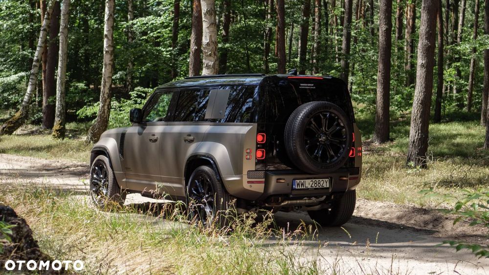 Land Rover Defender - 2