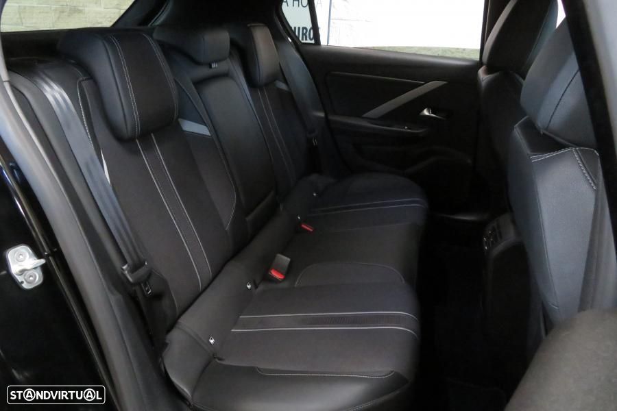 Opel Astra 1.2 T GS - 13