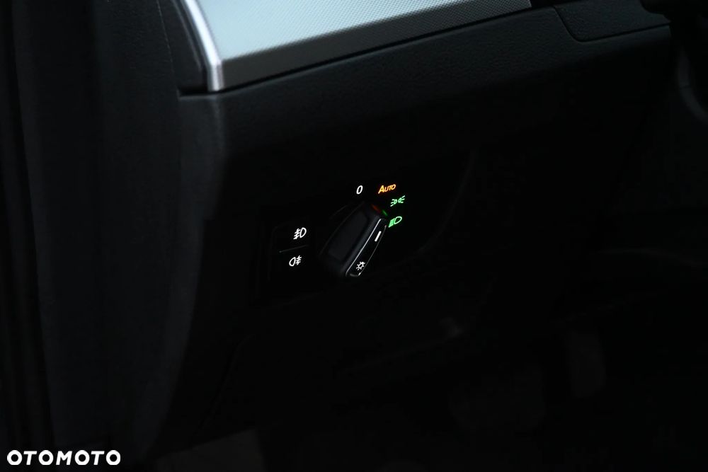 Volkswagen Passat 2.0 TDI SCR DSG Elegance - 31