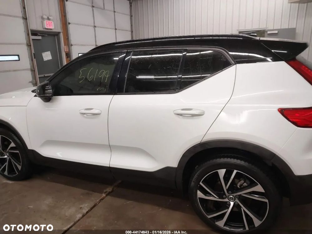 Volvo XC 40 T5 AWD Geartronic R-Design - 4