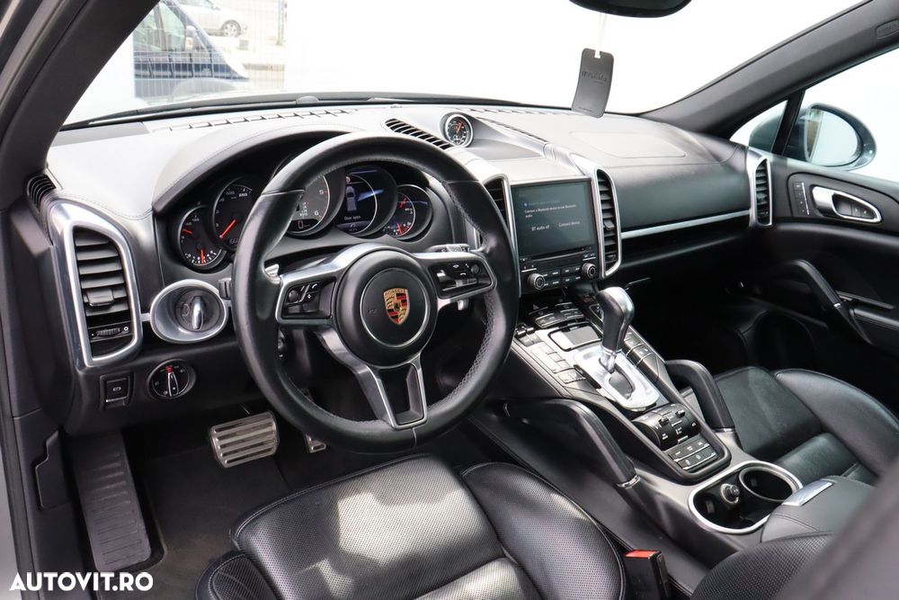 Porsche Cayenne 4.2 L S - 15