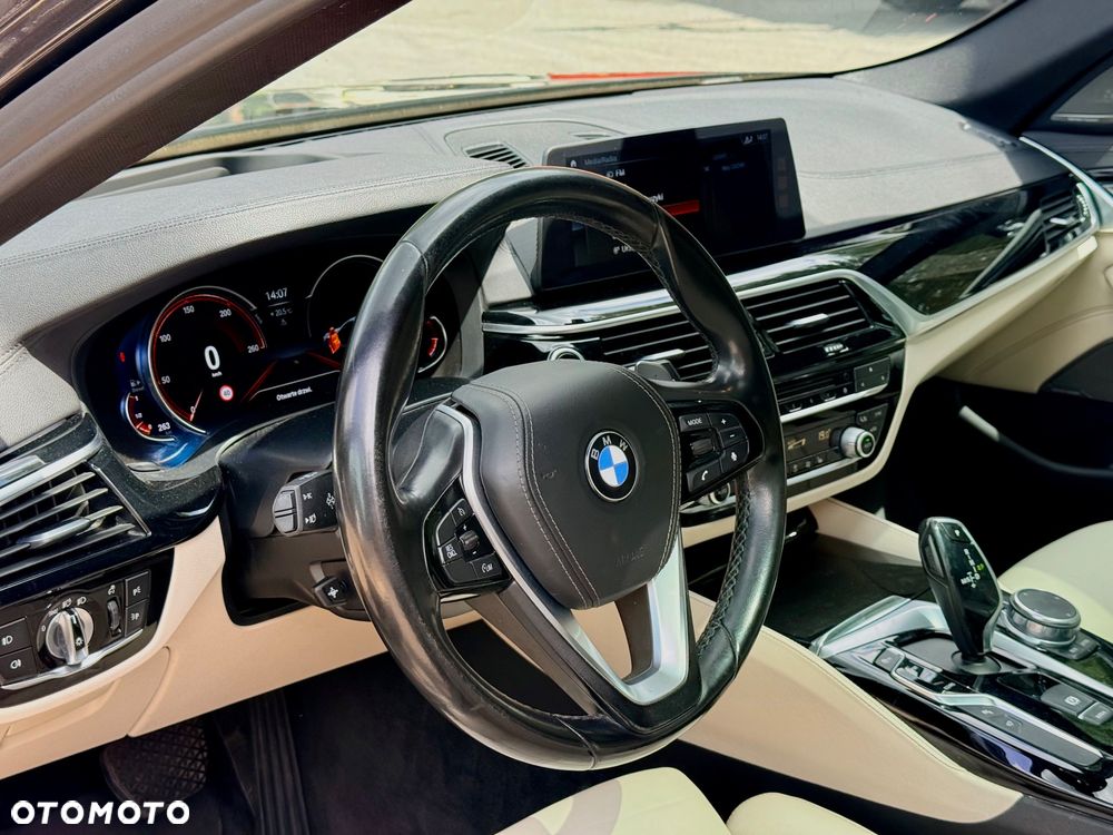 BMW Seria 5 520d xDrive Luxury Line sport - 26