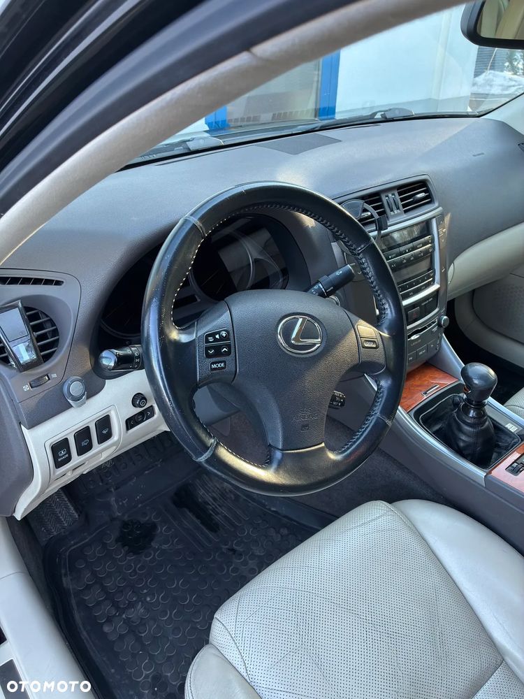 Lexus IS 220 D Prestige - 9