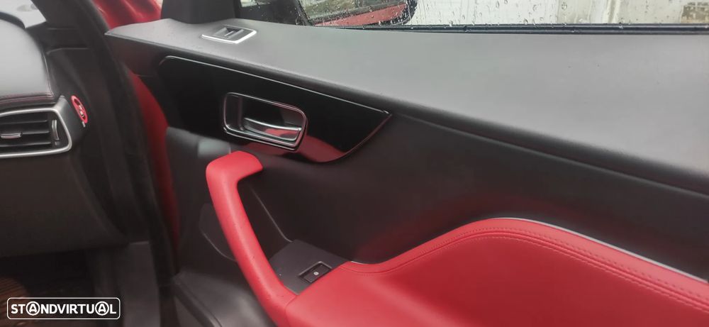 Jaguar F-Pace 2.0 i4D R-Sport - 12