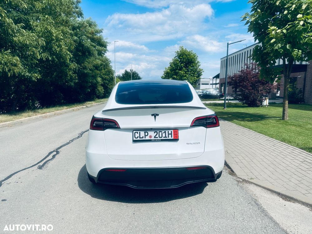 Tesla Model Y - 10