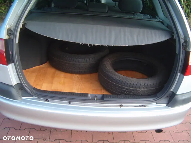 Toyota Avensis 1.8 VVT-i Terra Plus - 25