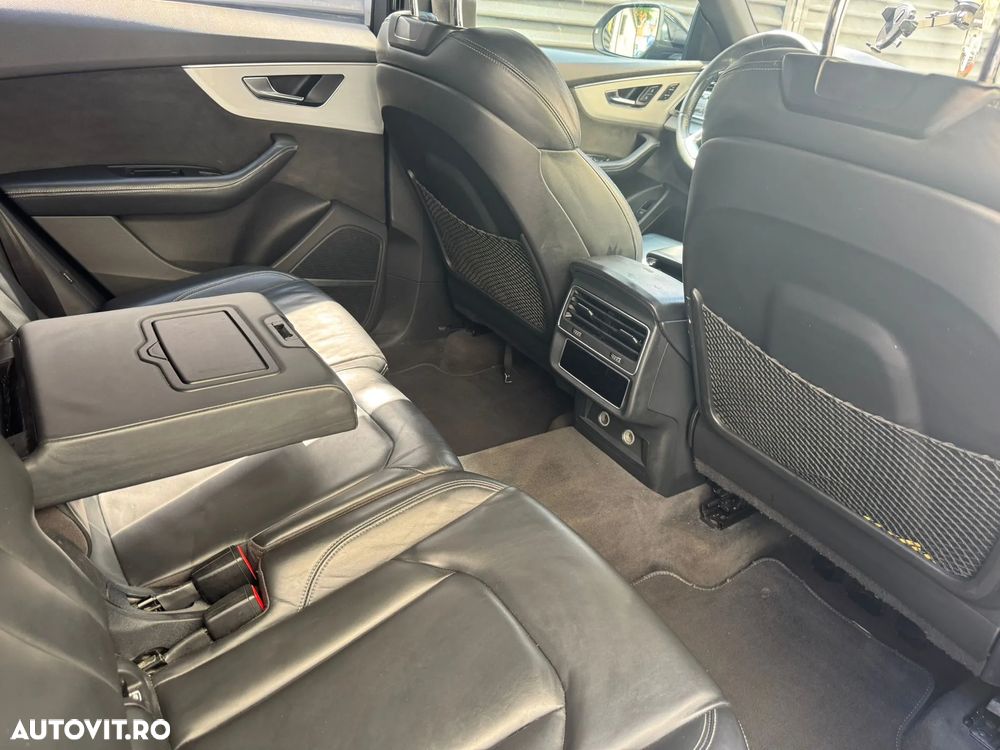 Audi SQ8 - 8