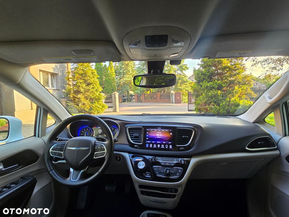Chrysler Pacifica - 20