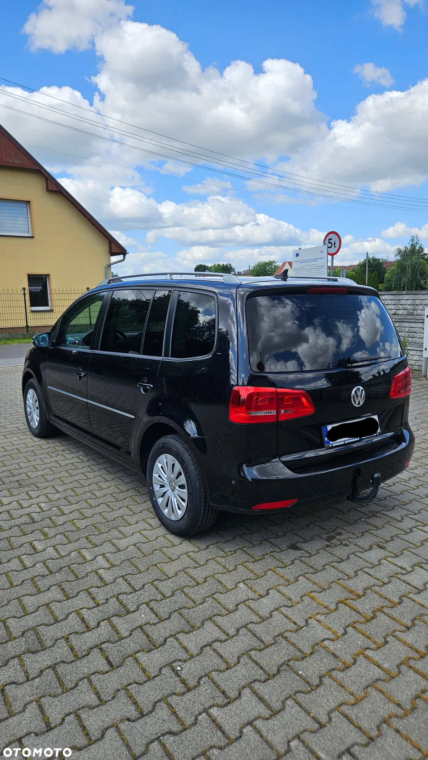 Volkswagen Touran 1.6 TDI DPF Highline - 3