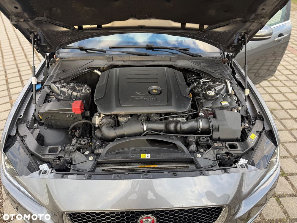 Jaguar XE 2.0 D AWD Prestige - 15