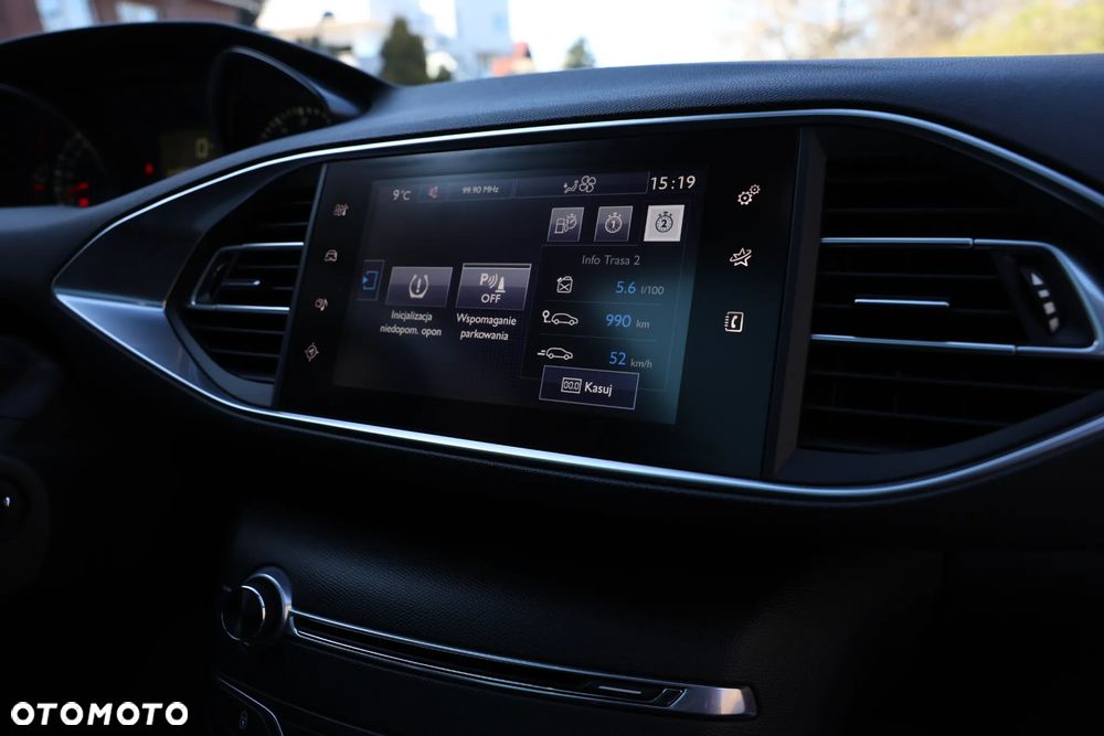 Peugeot 308 1.6 BlueHDi Allure S&S - 32