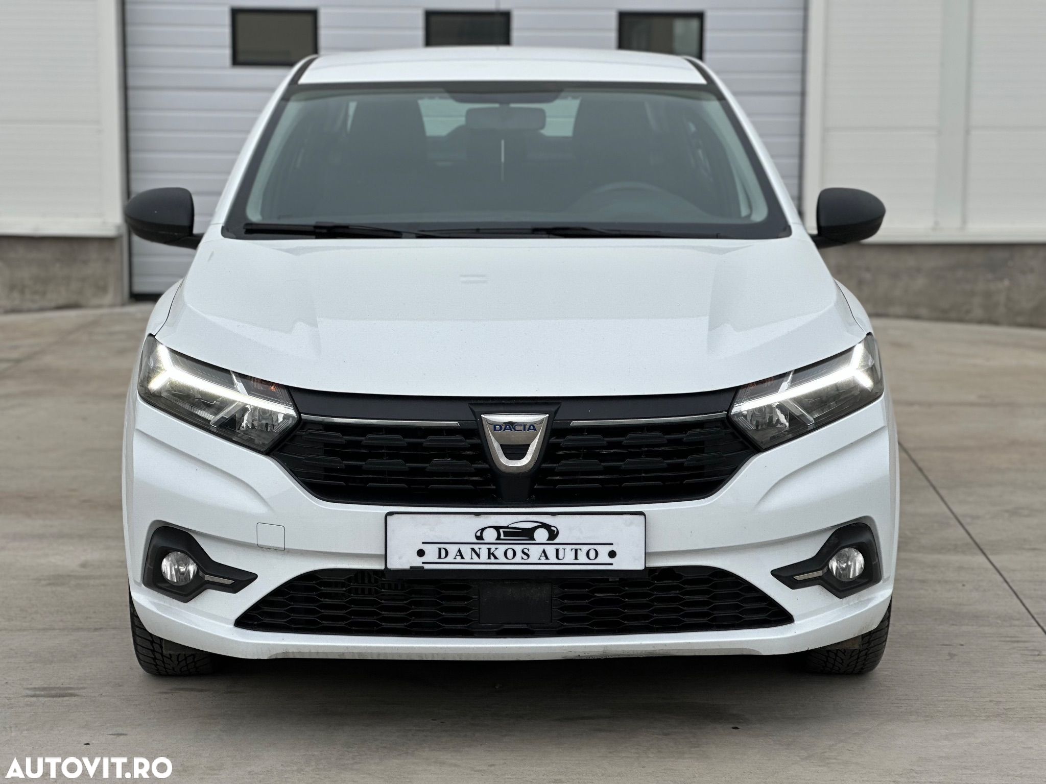 Dacia Logan TCe 90 Essential - 1