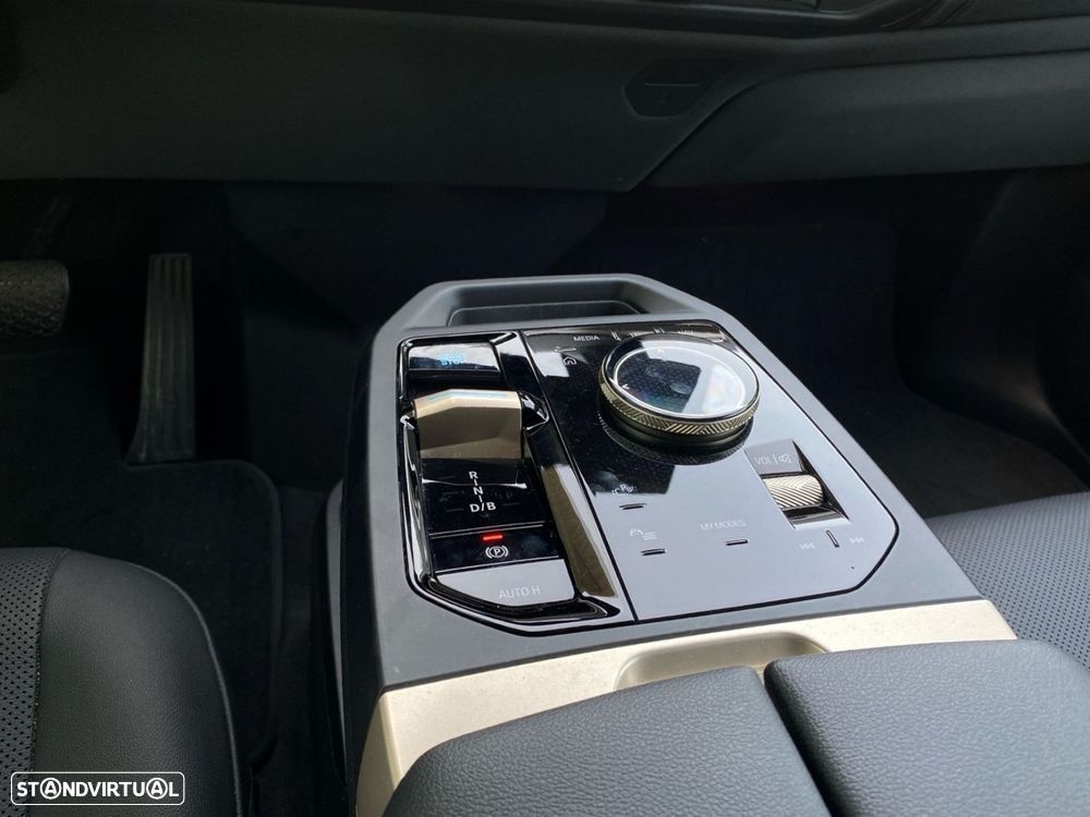BMW iX xDrive 40 Pack Desportivo - 12
