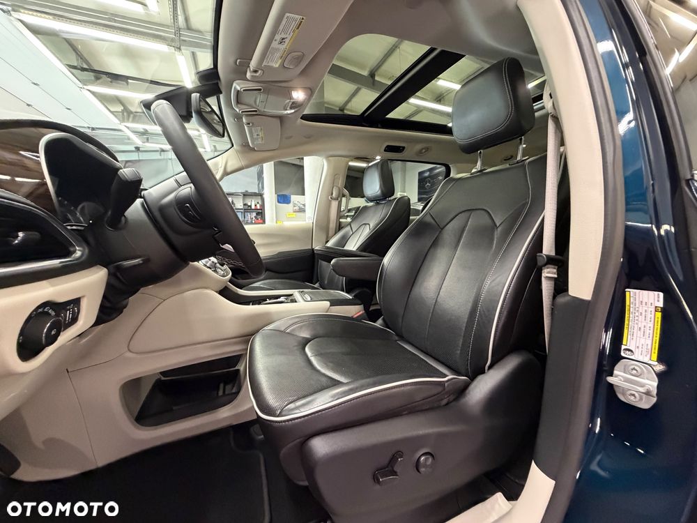 Chrysler Pacifica - 24