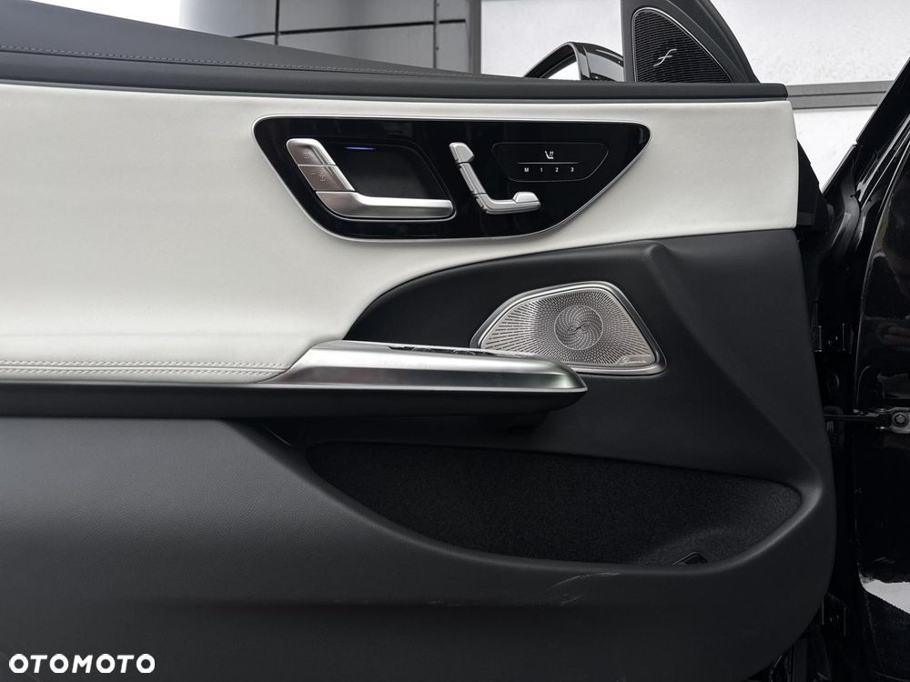 Mercedes-Benz Klasa E AMG 53 4Matic+ AMG SPEEDSHIFT TCT 9G - 16