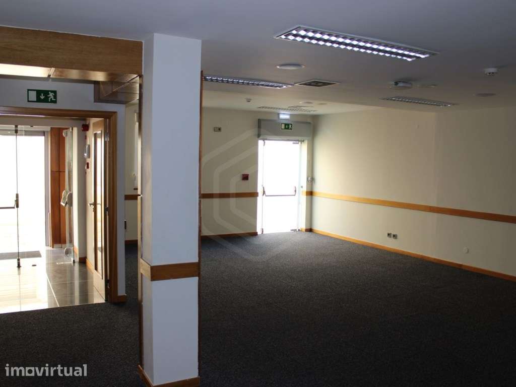 Prédio com PIP aprovado para habitação unifamiliar no centro de Tav... - Grande imagem: 5/17