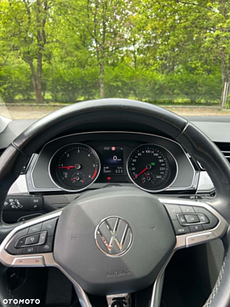Volkswagen Passat 2.0 TDI SCR DSG Business - 9