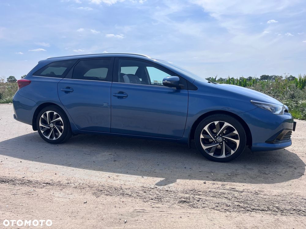 Toyota Auris 1.6 Premium + - 7