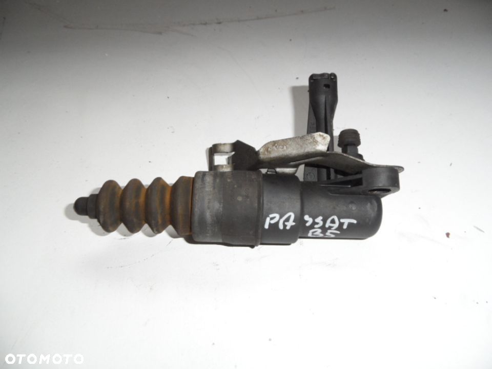 POMPA POMPKA SPRZEGLA PASSAT B5 1.8 TB - 1
