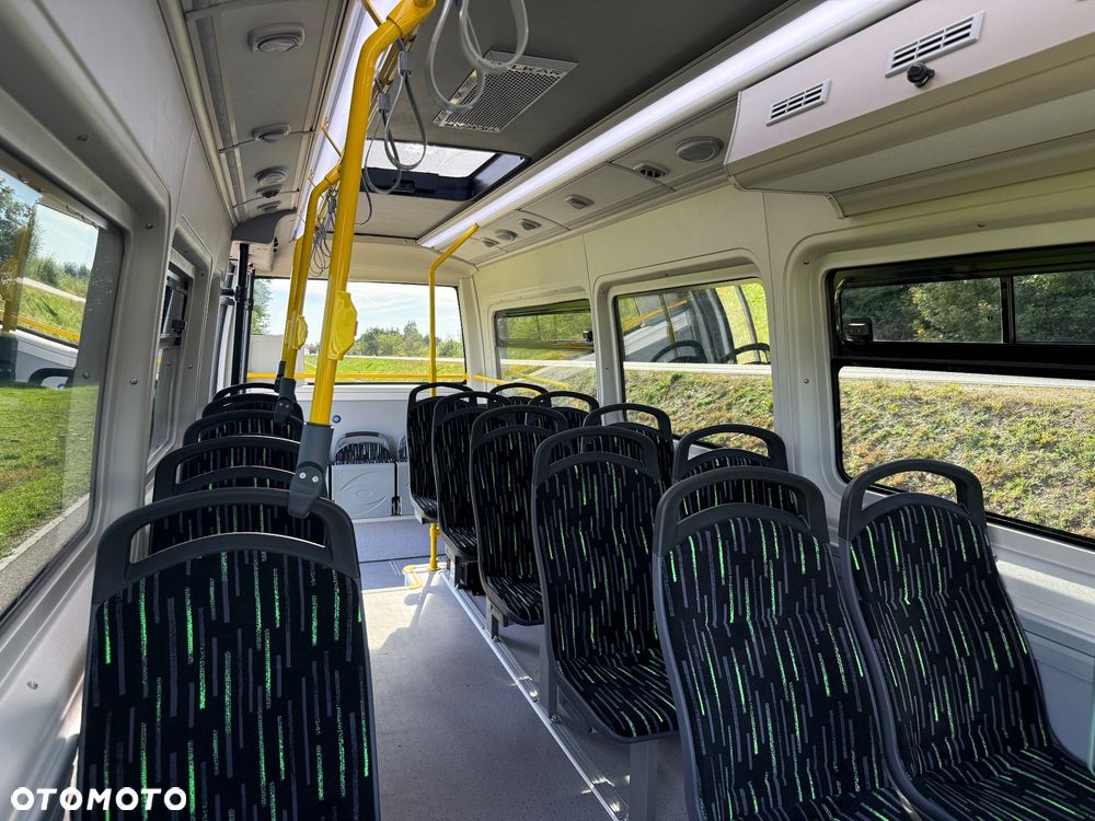 Mercedes-Benz ESprinter 420 - 21